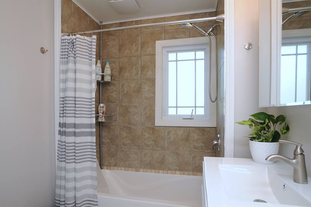 Photo of Bathroom in Carrying Place