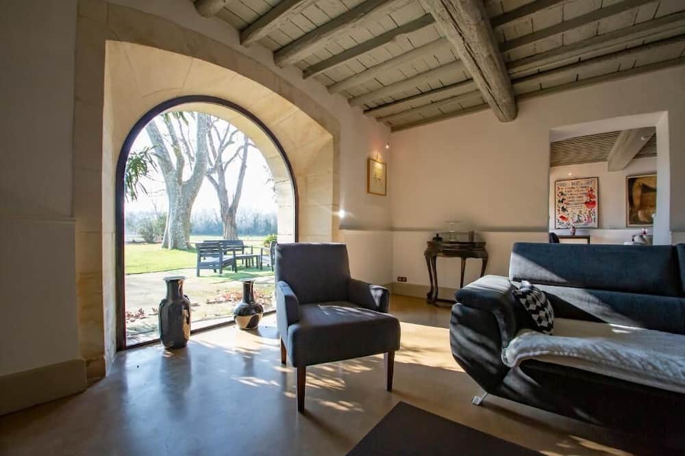 Photo of Livingroom in Arles