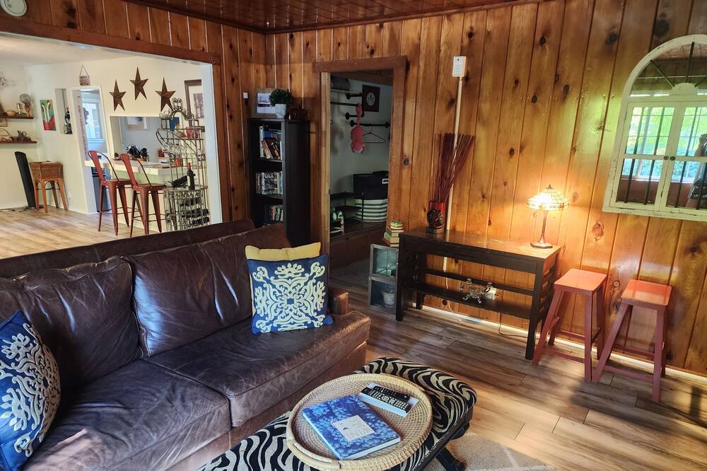Photo of Livingroom in Nevada City
