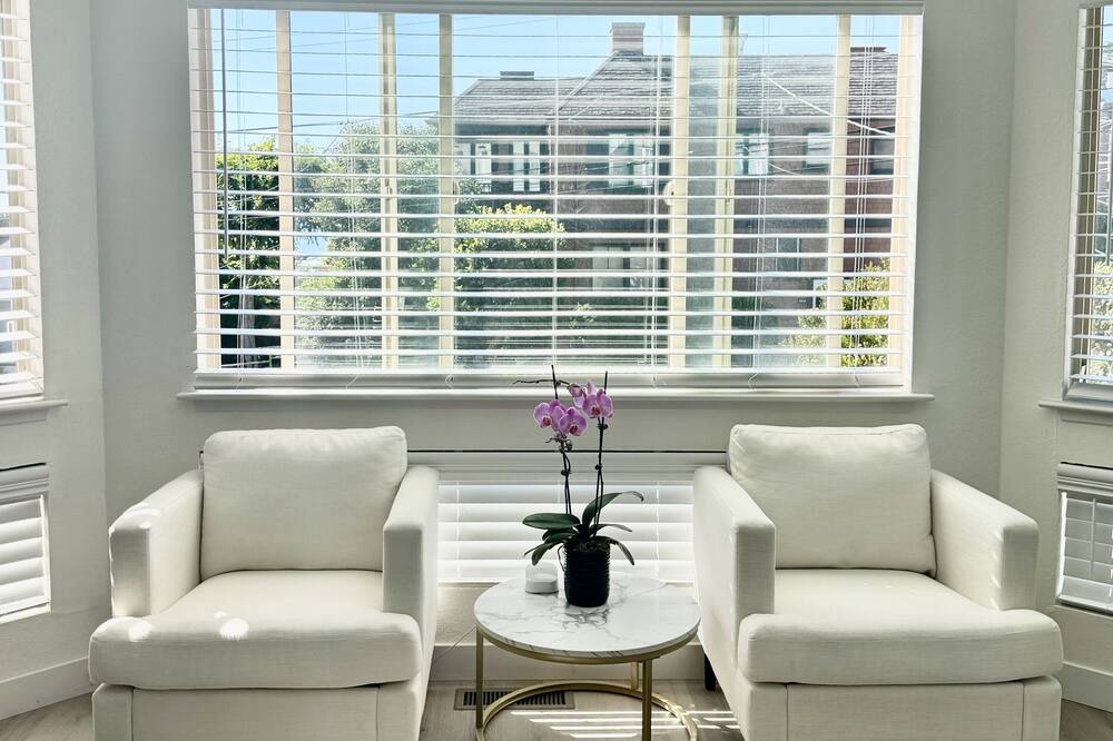 Photo of Livingroom in Outer Richmond