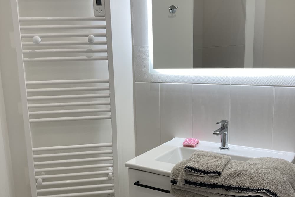 Photo of Bathroom in Mantes-la-Jolie