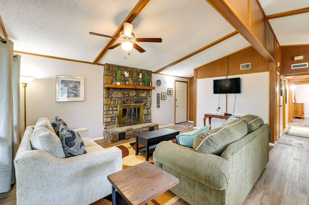 Photo of Livingroom in Lost Bridge Village