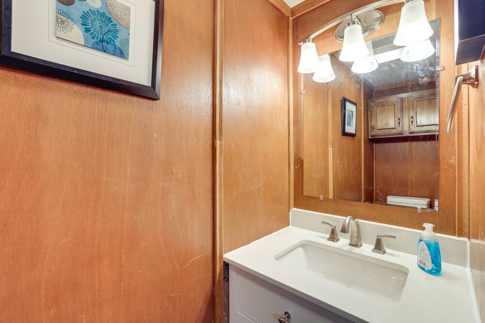 Photo of Bathroom in Lost Bridge Village