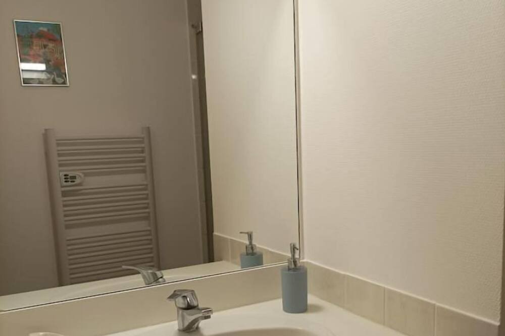 Photo of Bathroom in Mignaloux-Beauvoir