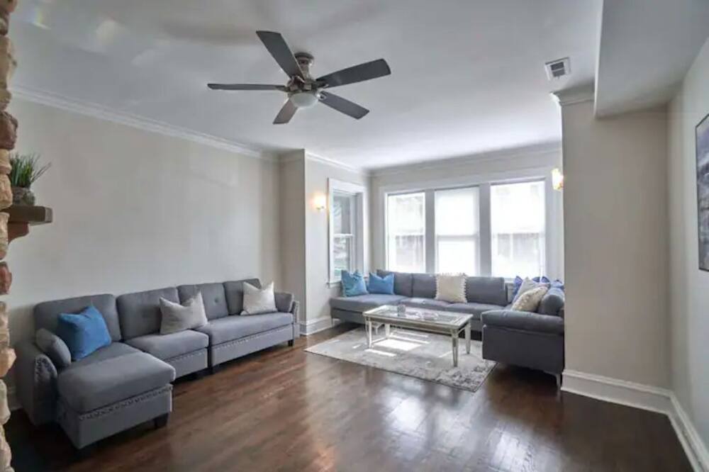 Photo of Livingroom in Chicago