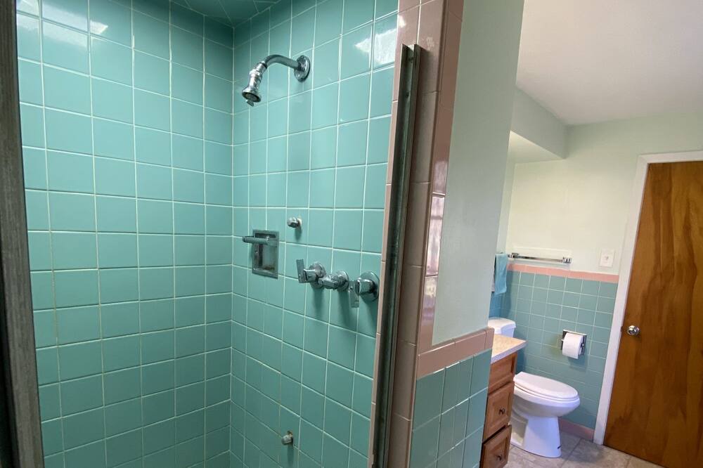 Photo of Bathroom in East Cleveland