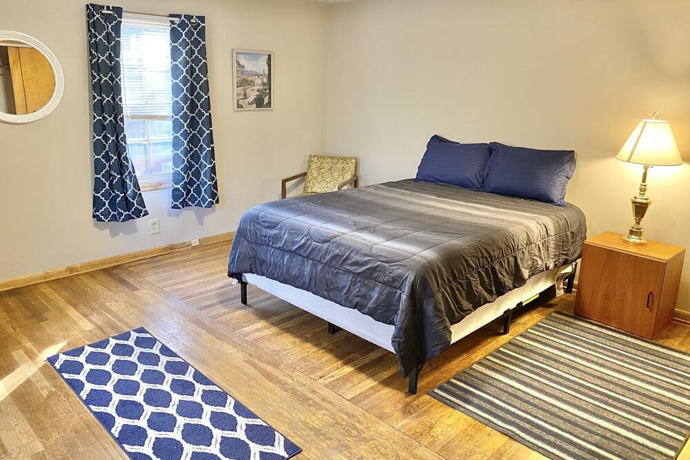 Photo of Bedroom in East Cleveland