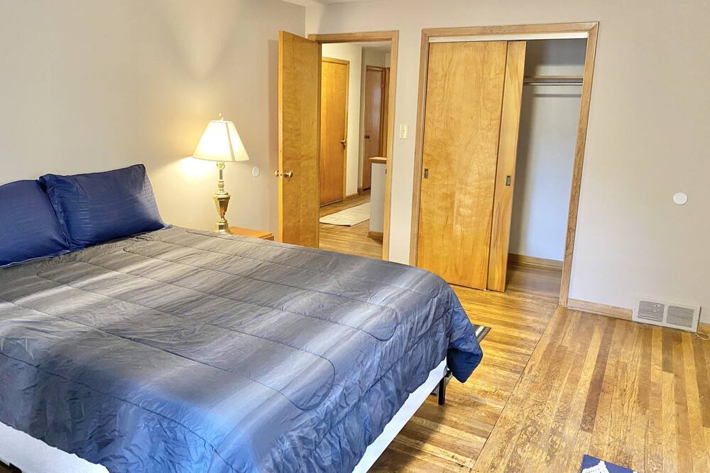 Photo of Bedroom in East Cleveland