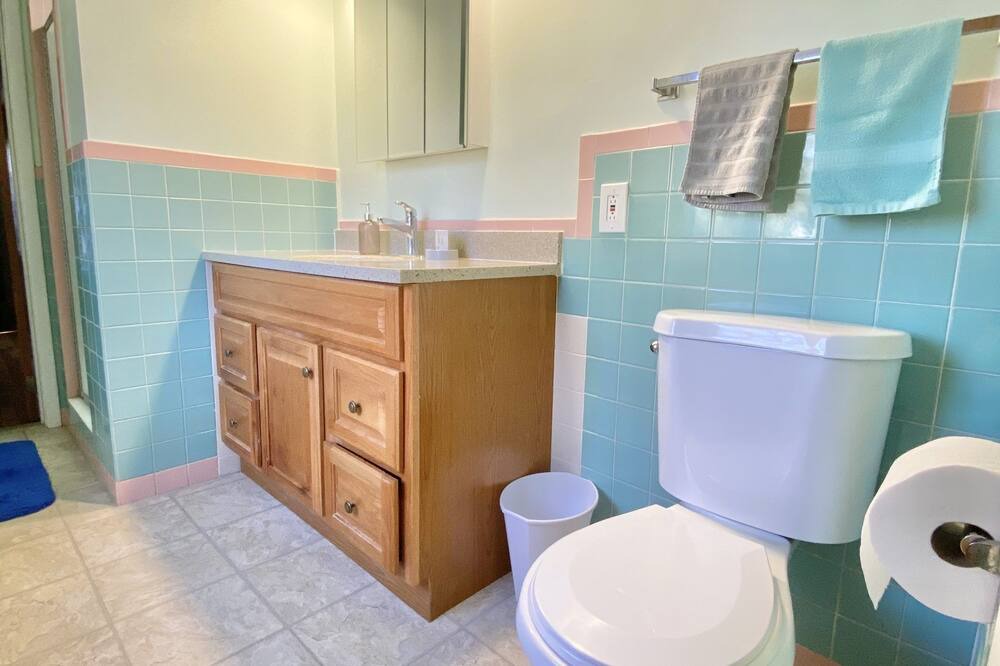 Photo of Bathroom in East Cleveland