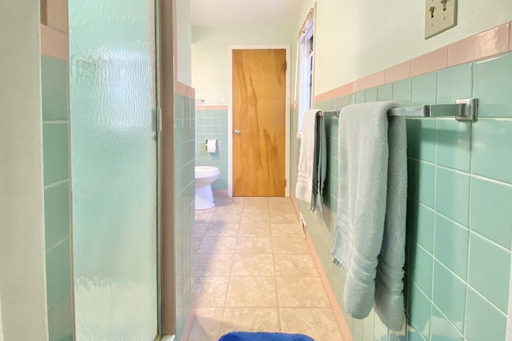 Photo of Bathroom in East Cleveland