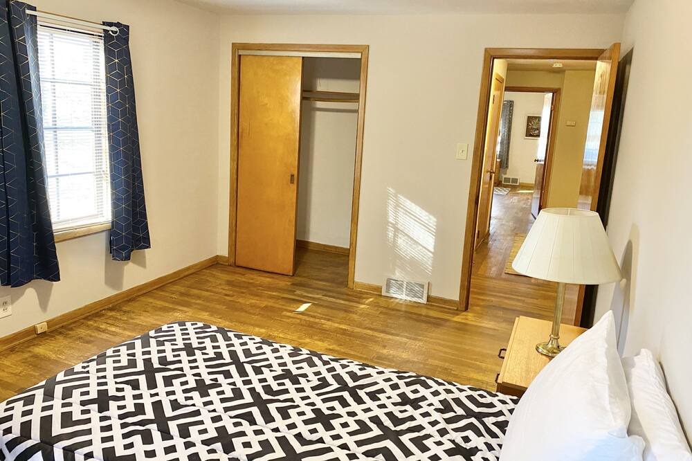 Photo of Bedroom in East Cleveland
