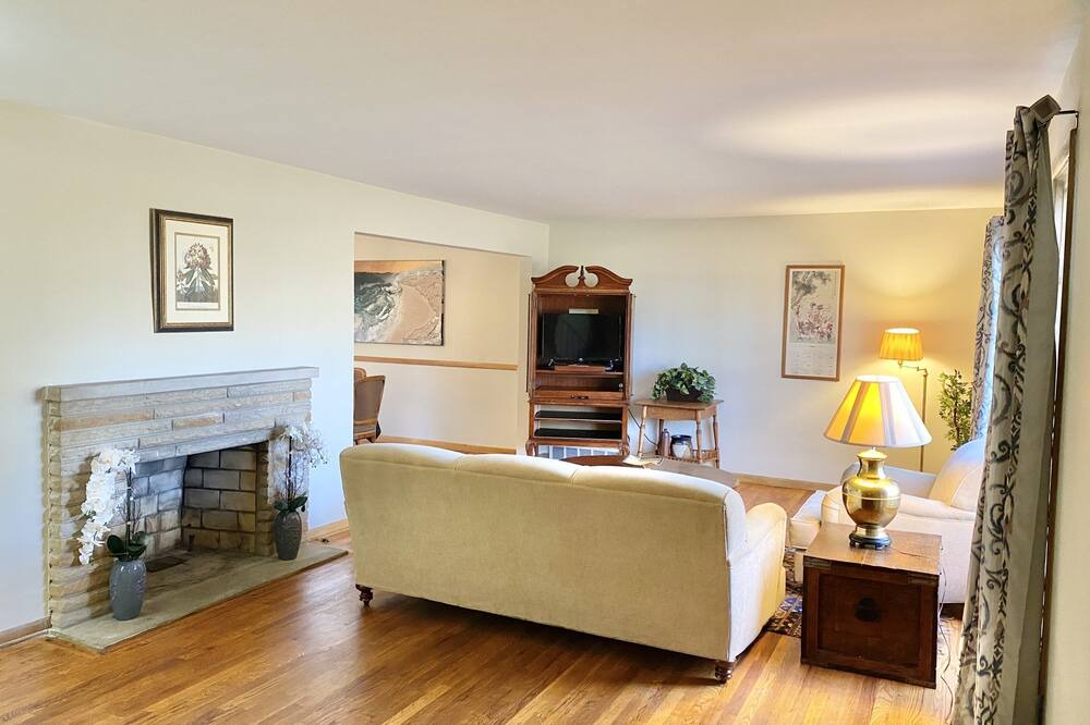 Photo of Livingroom in East Cleveland