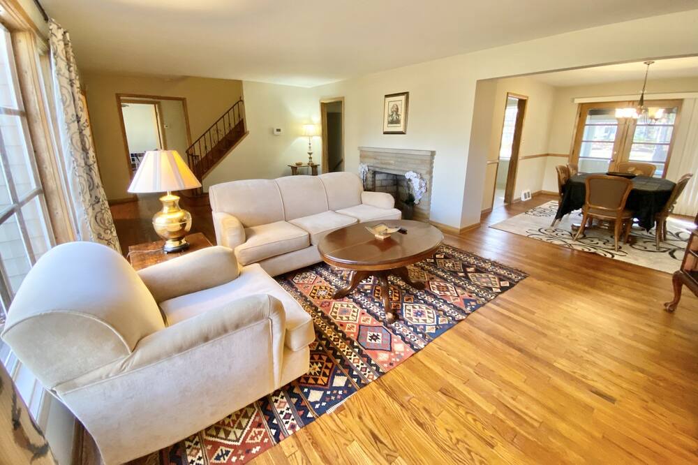 Photo of Livingroom in East Cleveland