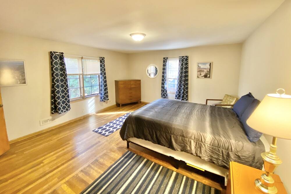 Photo of Bedroom in East Cleveland