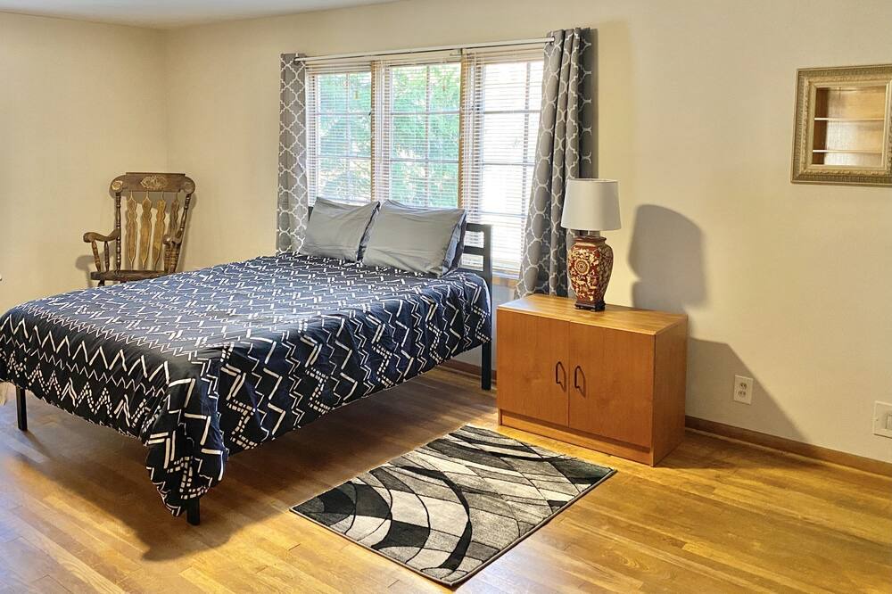 Photo of Bedroom in East Cleveland