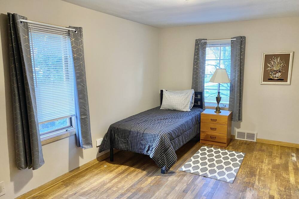 Photo of Bedroom in East Cleveland