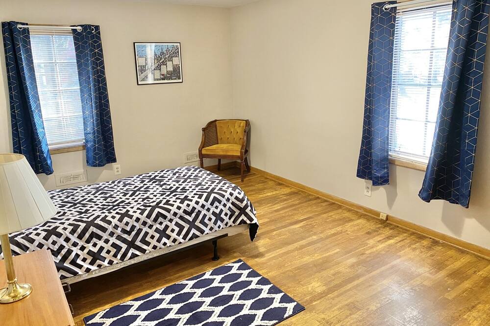 Photo of Bedroom in East Cleveland