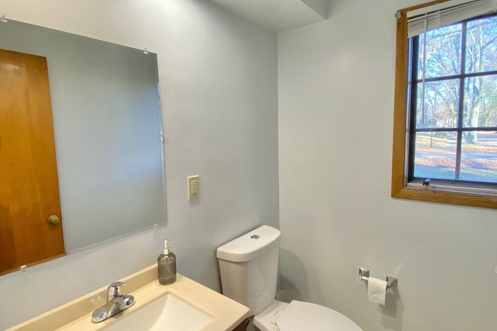 Photo of Bathroom in East Cleveland
