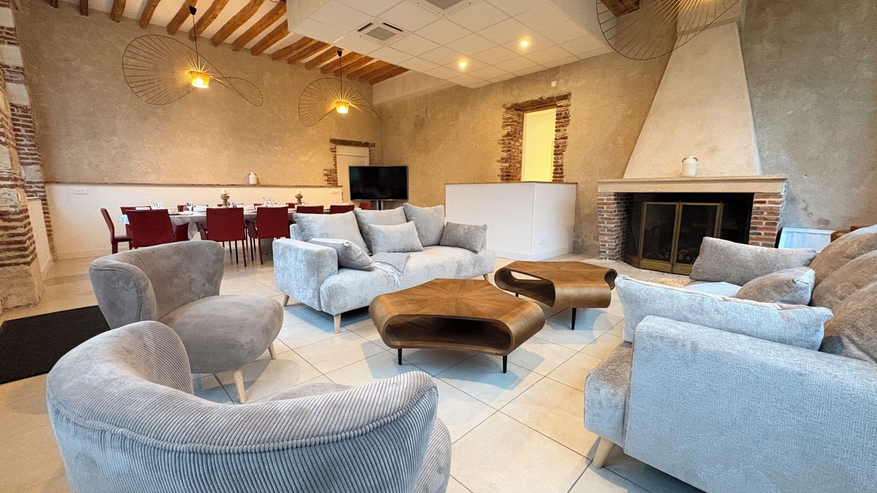 Photo of Others in Olivet