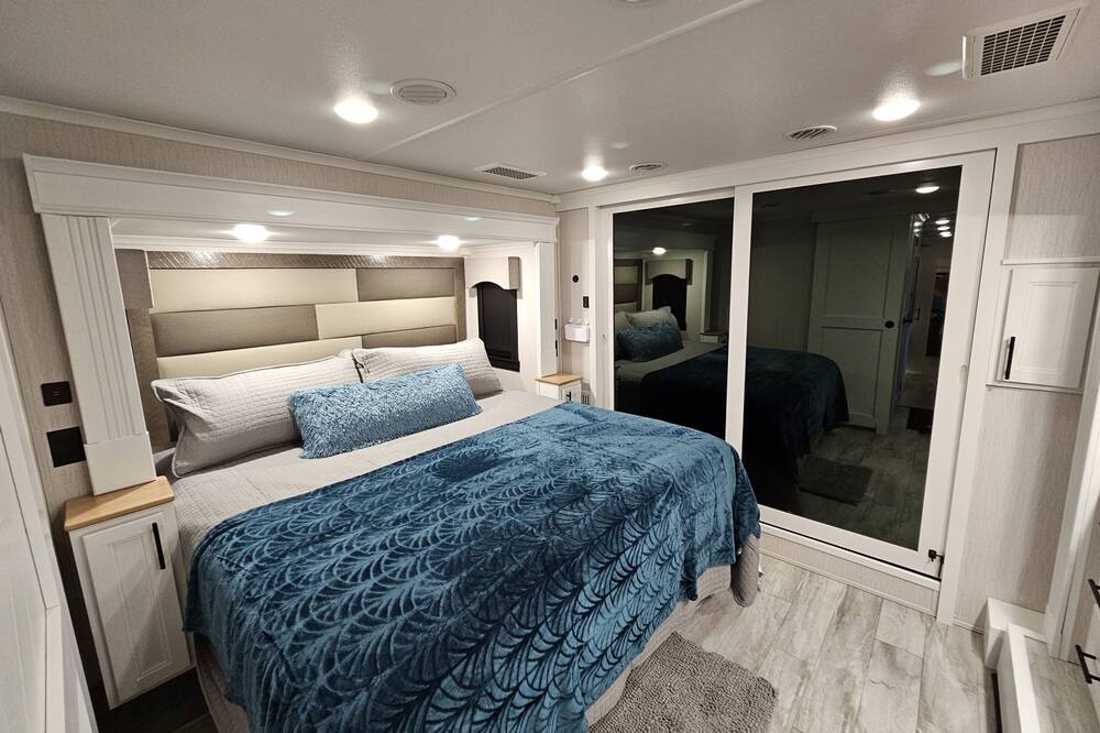Photo of Bedroom in Southland Oaks