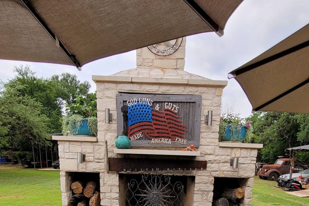 Photo of Outdoor in Southland Oaks