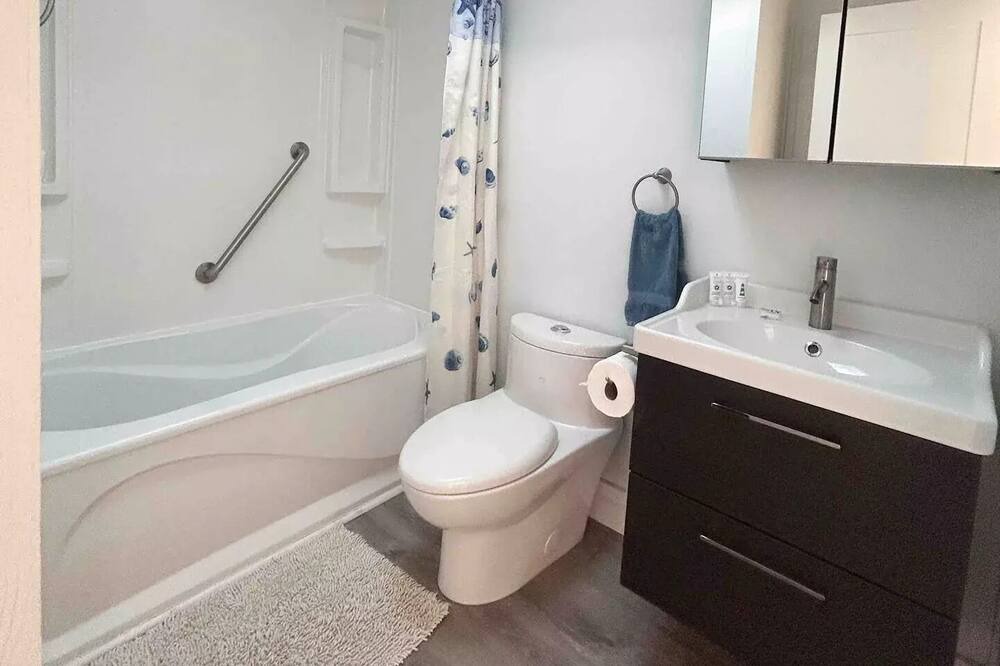 Photo of Bathroom in Boutiliers Point