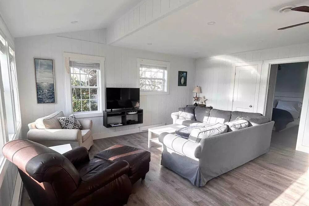 Photo of Livingroom in Boutiliers Point