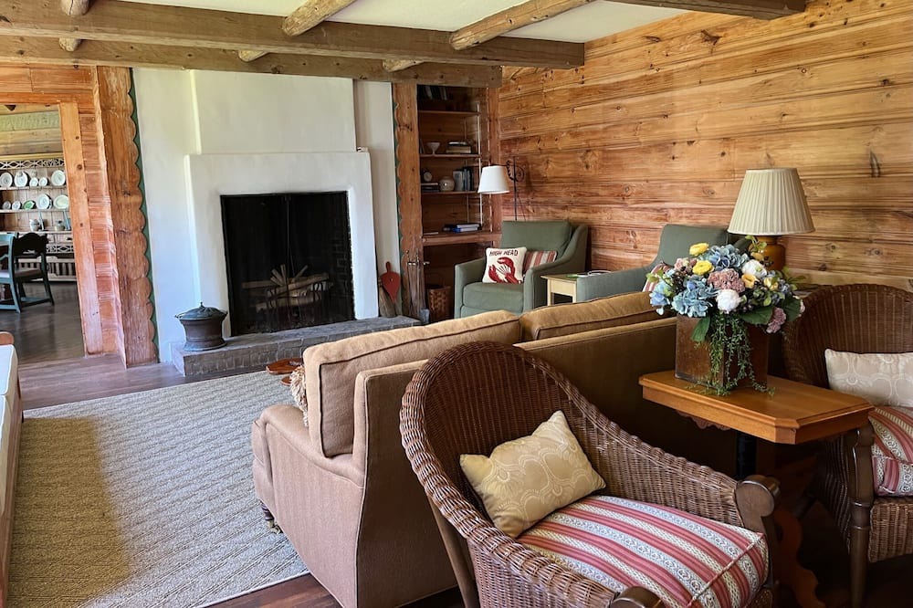 Photo of Livingroom in Brooklin