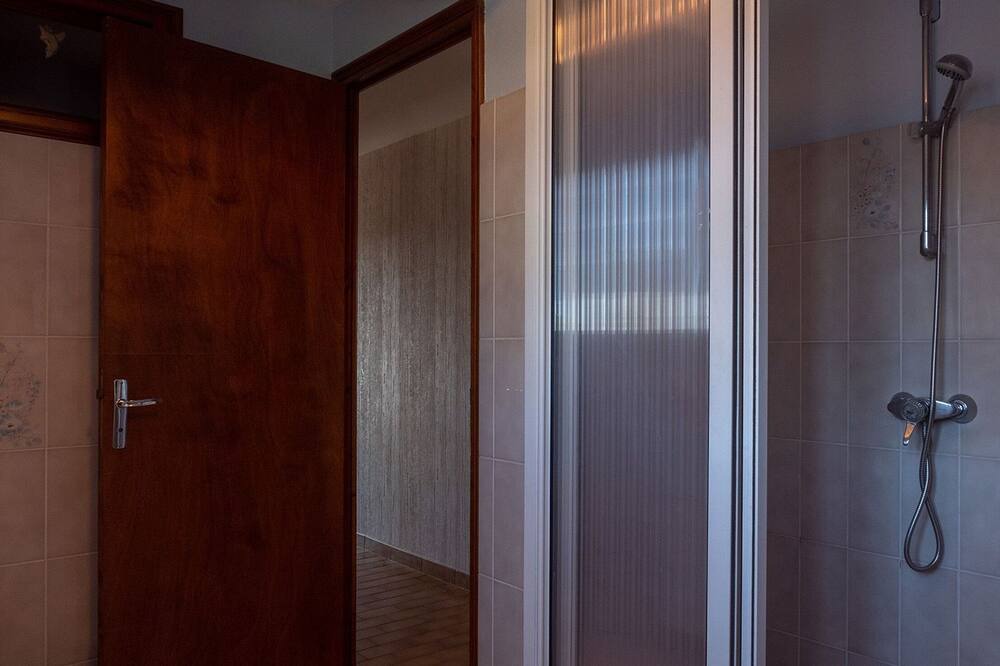 Photo of Bathroom in Campuac