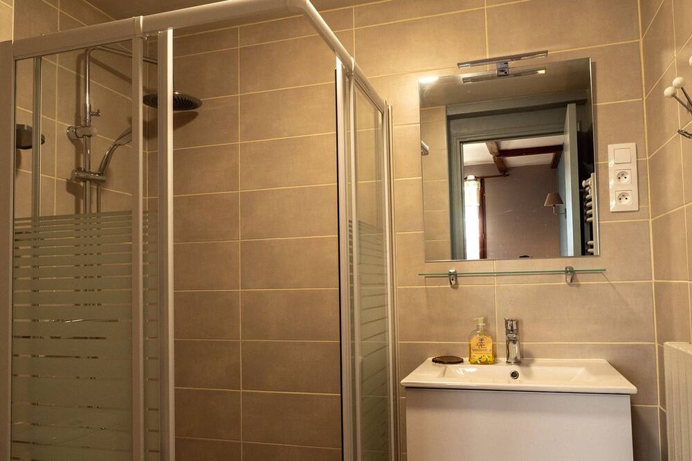 Photo of Bathroom in Campuac