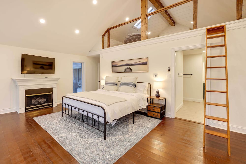 Photo of Bedroom in Lowell