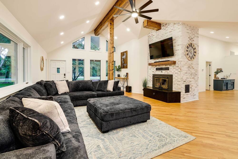 Photo of Livingroom in Lowell