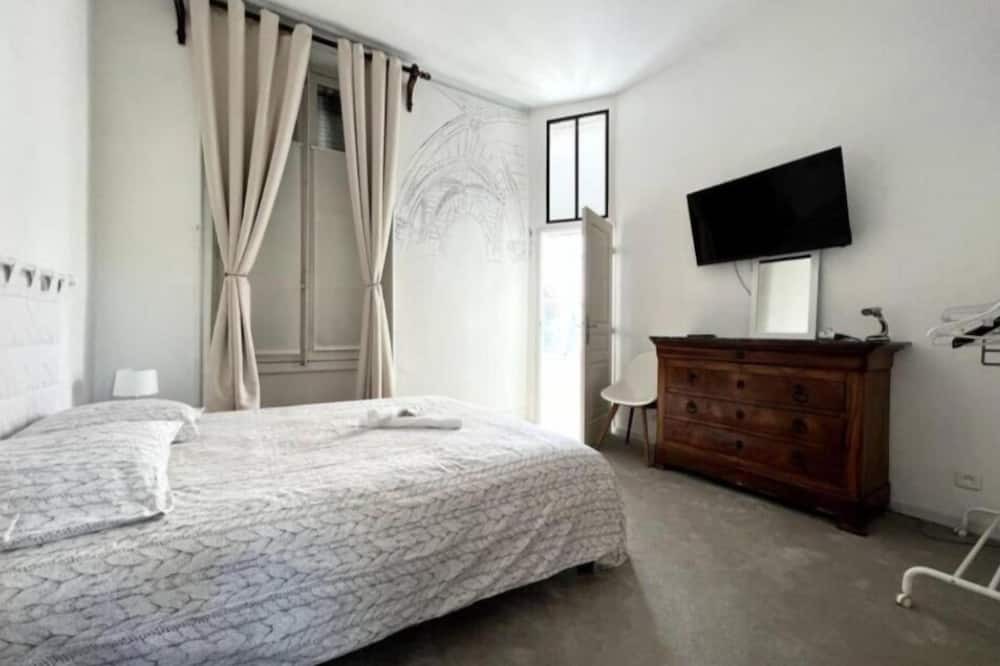Photo of Bedroom in Villeneuve-sur-Yonne