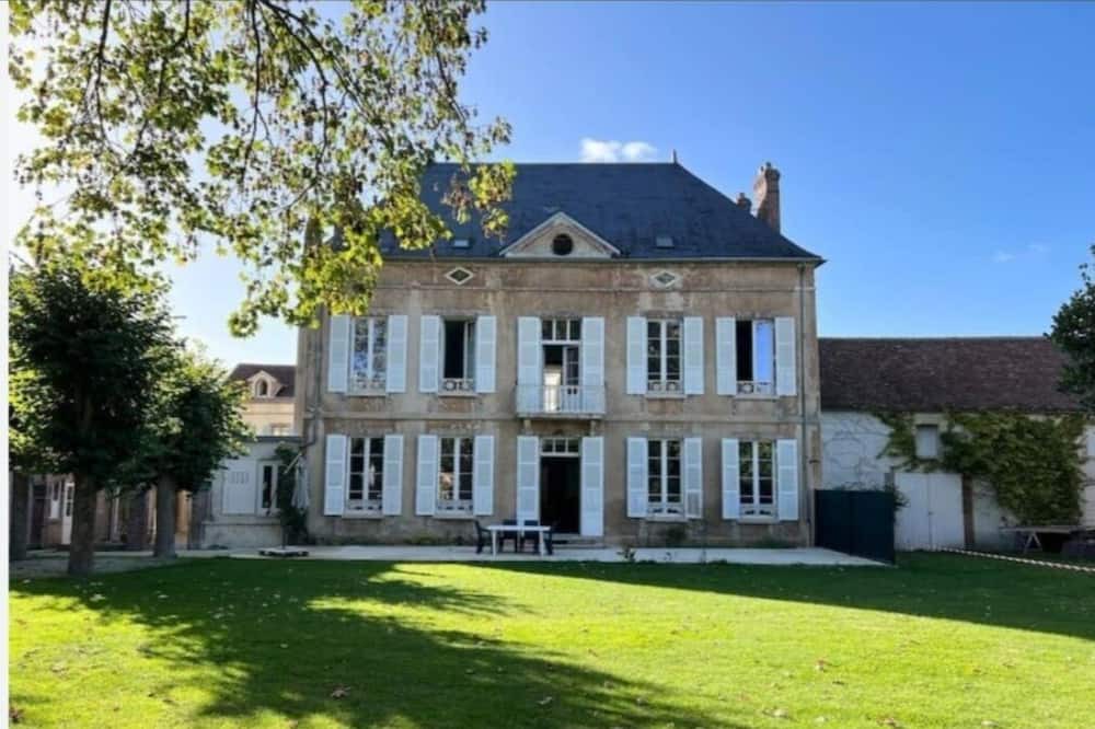 Photo of Outdoor in Villeneuve-sur-Yonne