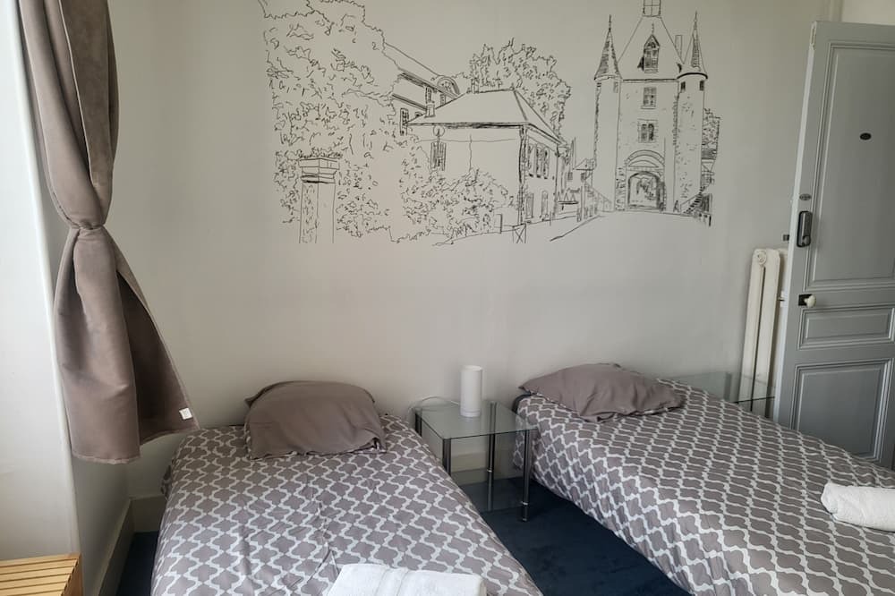 Photo of Bedroom in Villeneuve-sur-Yonne