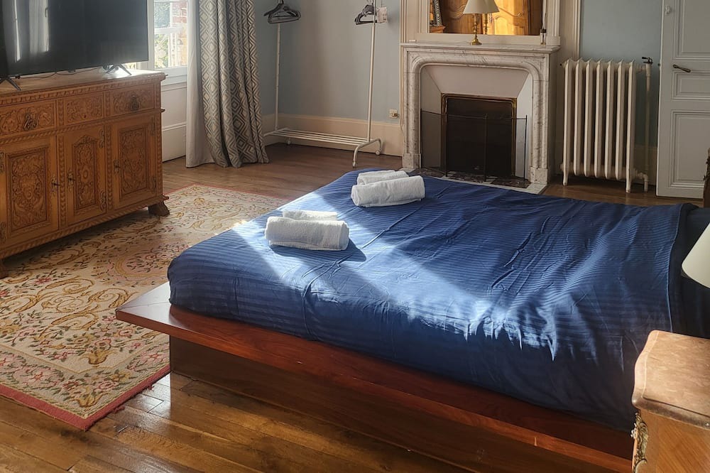 Photo of Bedroom in Villeneuve-sur-Yonne