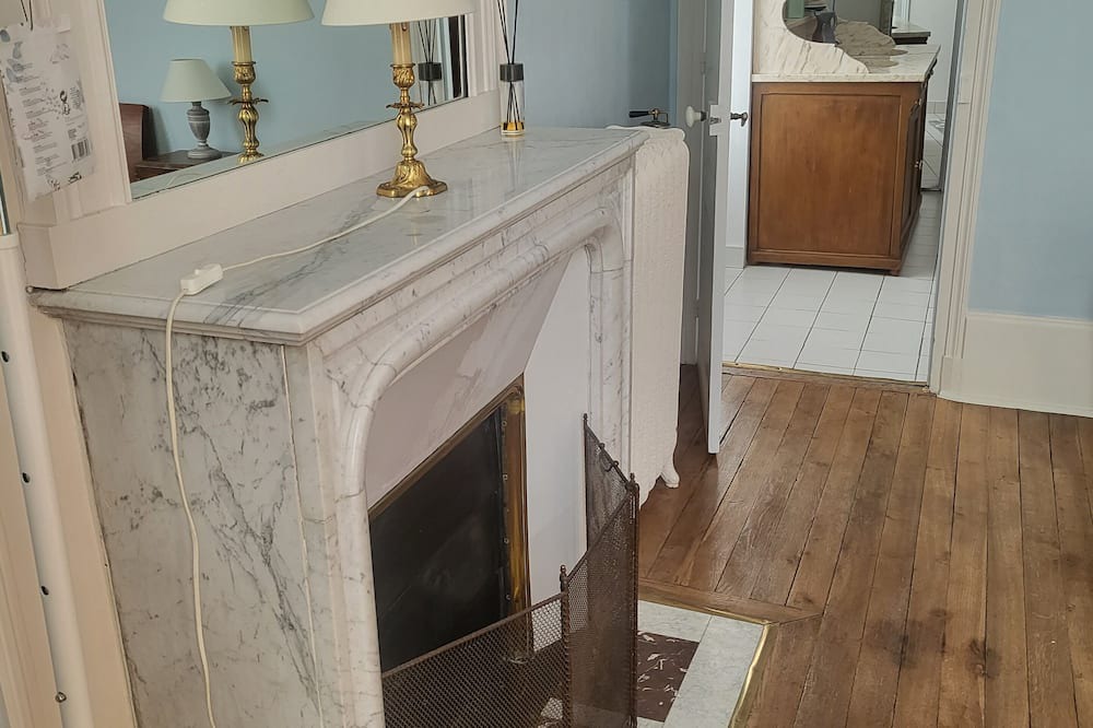 Photo of Bedroom in Villeneuve-sur-Yonne