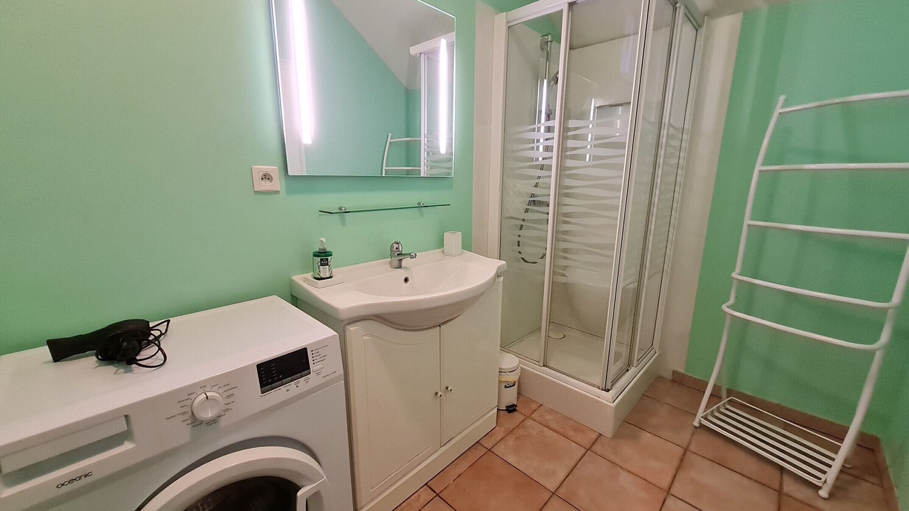 Photo of Bathroom in Donnery