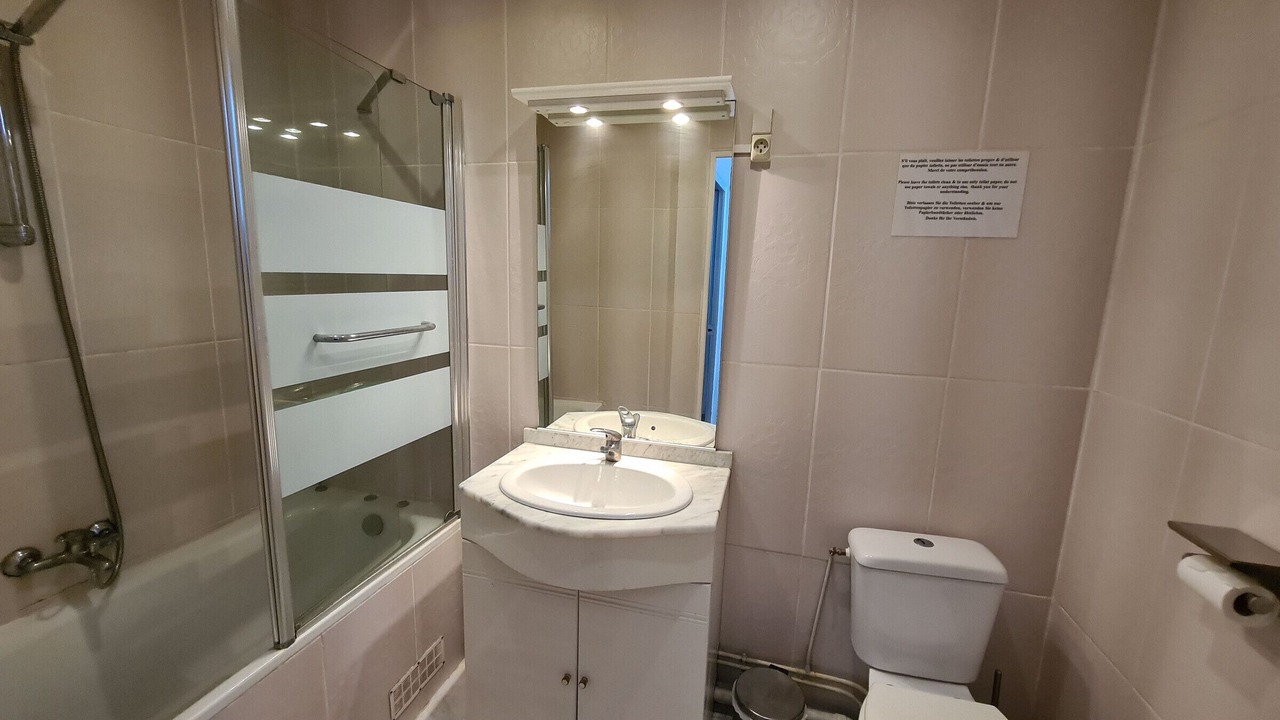 Photo of Bathroom in Lorcy