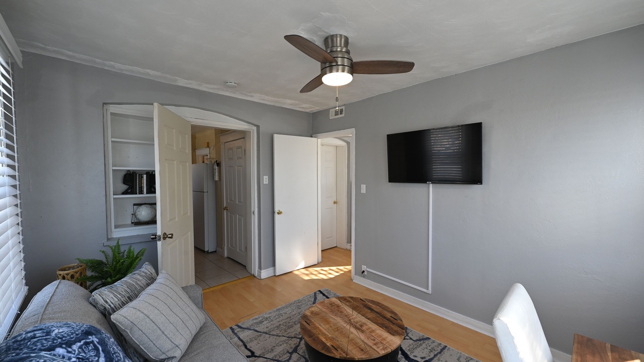 Photo of Livingroom in University City