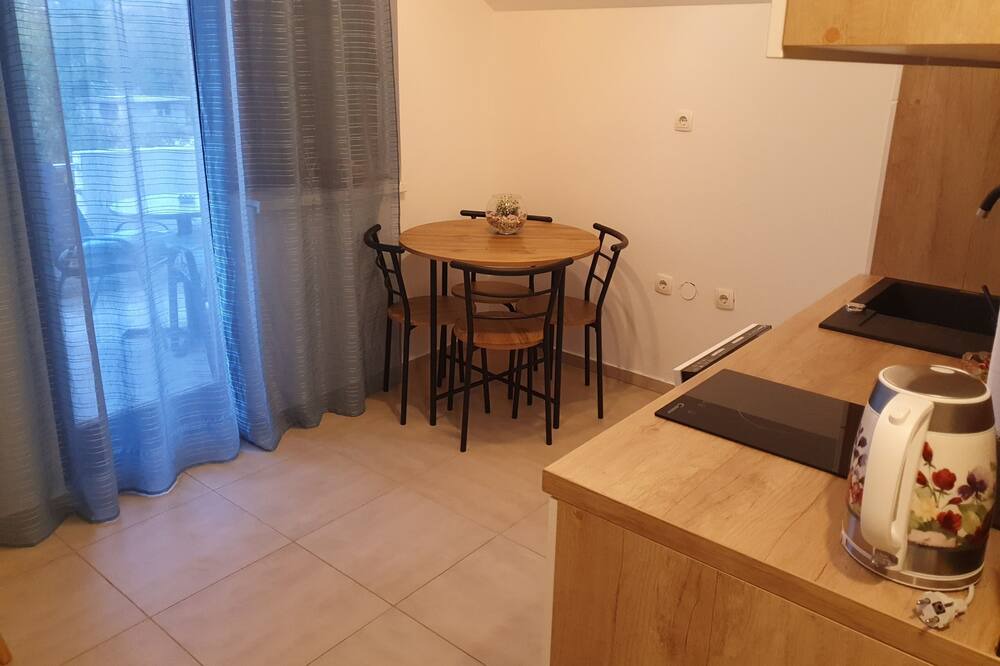 Photo of Livingroom in Cove Parja