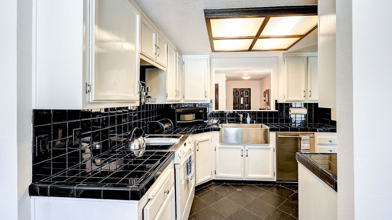 Photo of Kitchen in Discovery Bay