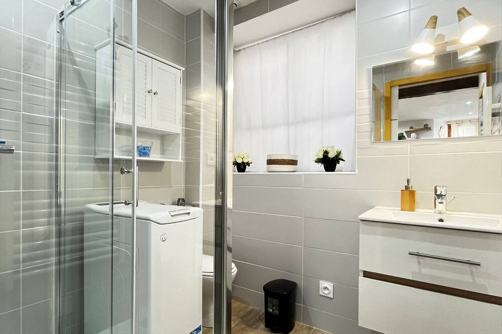 Photo of Bathroom in Tarascon-sur-Ariege