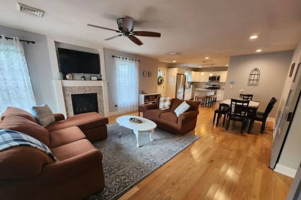 Photo of Livingroom in Town of Hastings