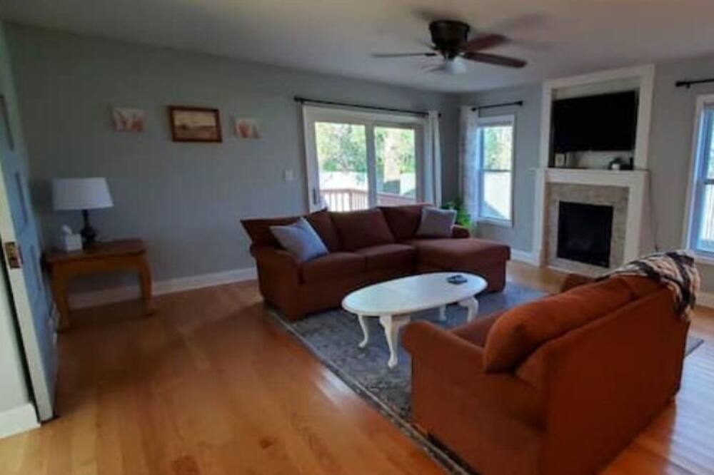 Photo of Livingroom in Town of Hastings
