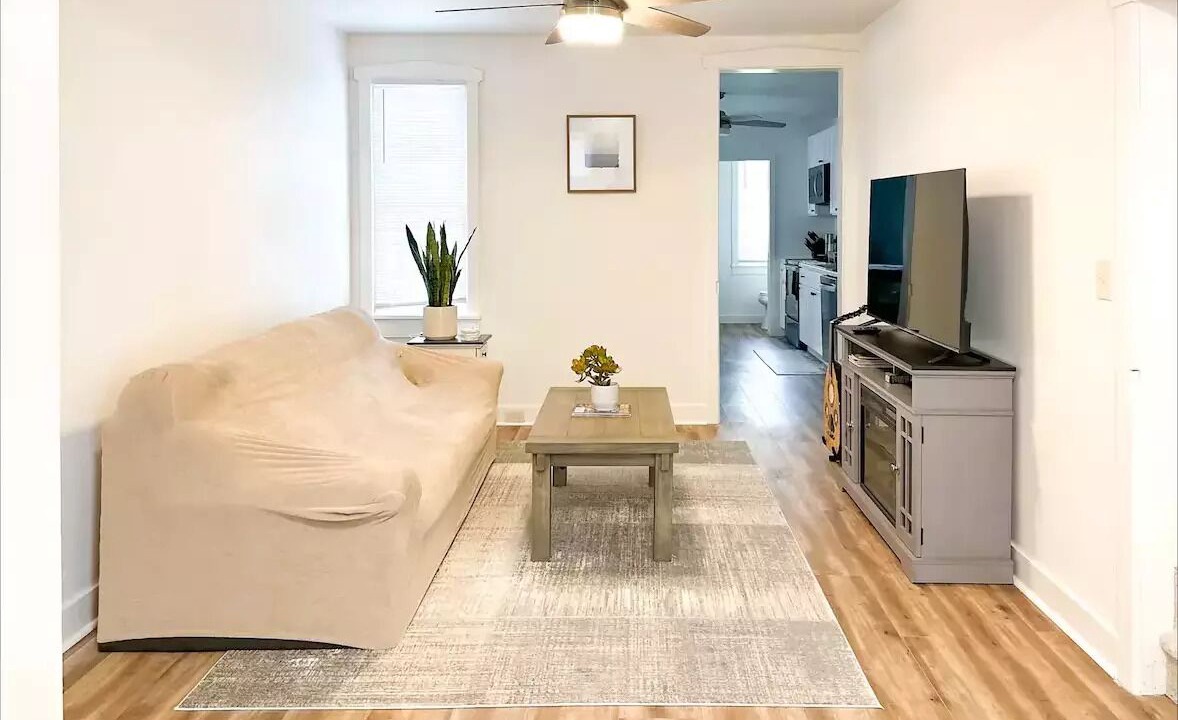 Photo of Livingroom in Akron