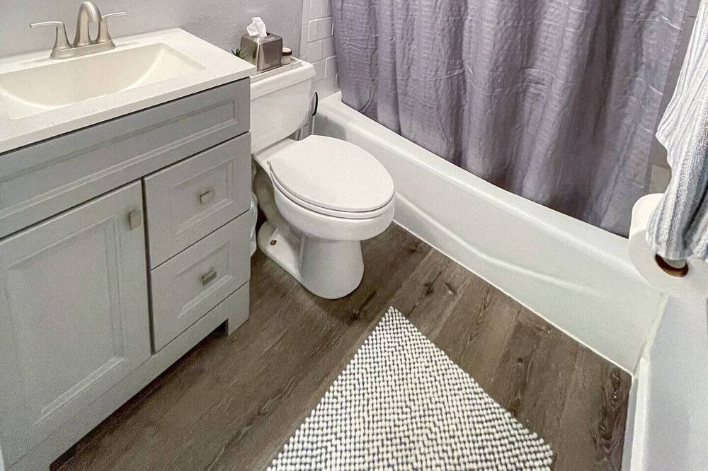 Photo of Bathroom in East Riverside - Oltorf