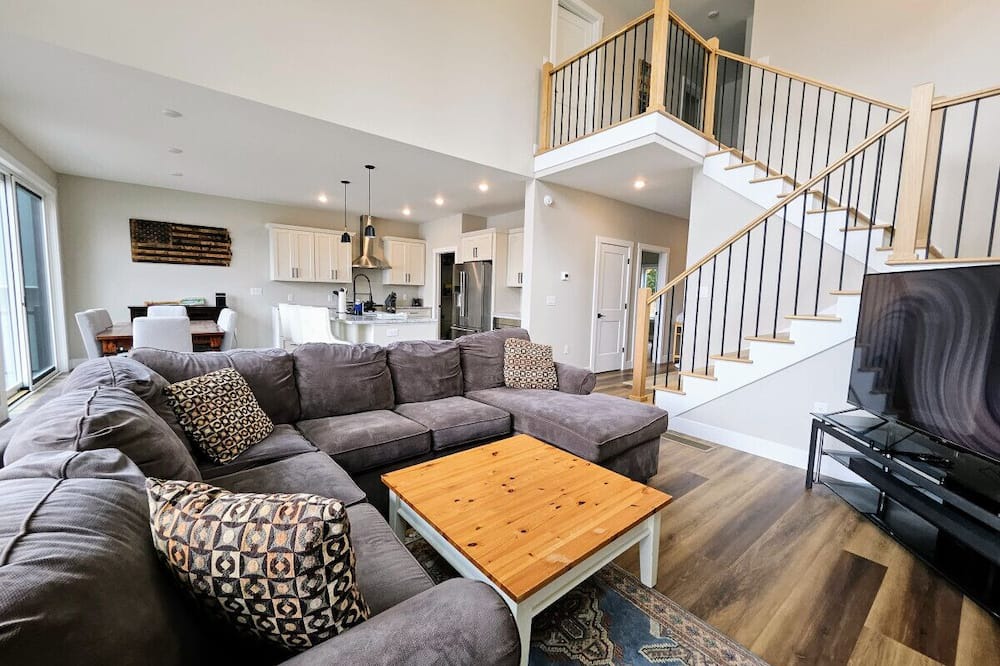 Photo of Livingroom in Penn Lake Park
