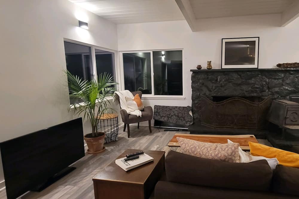 Photo of Livingroom in Pescadero