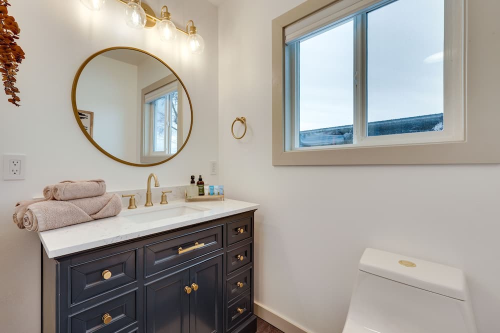 Photo of Bathroom in Klamath Falls